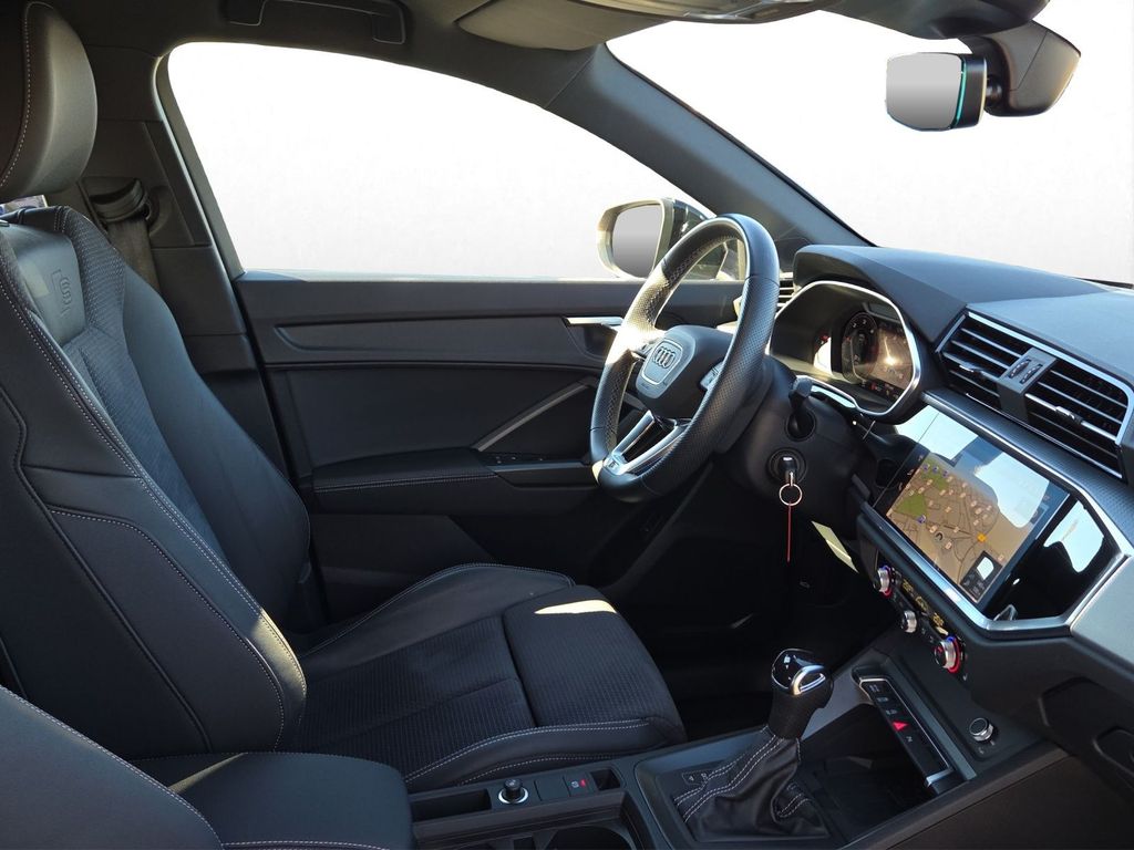 Audi Q3 2023 г. Чёрный, пробег 51800 км