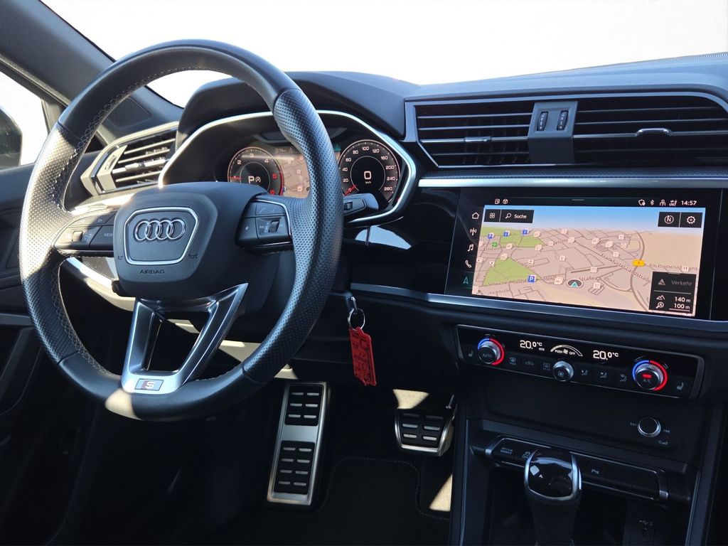 Audi Q3 2023 г. Чёрный, пробег 51800 км