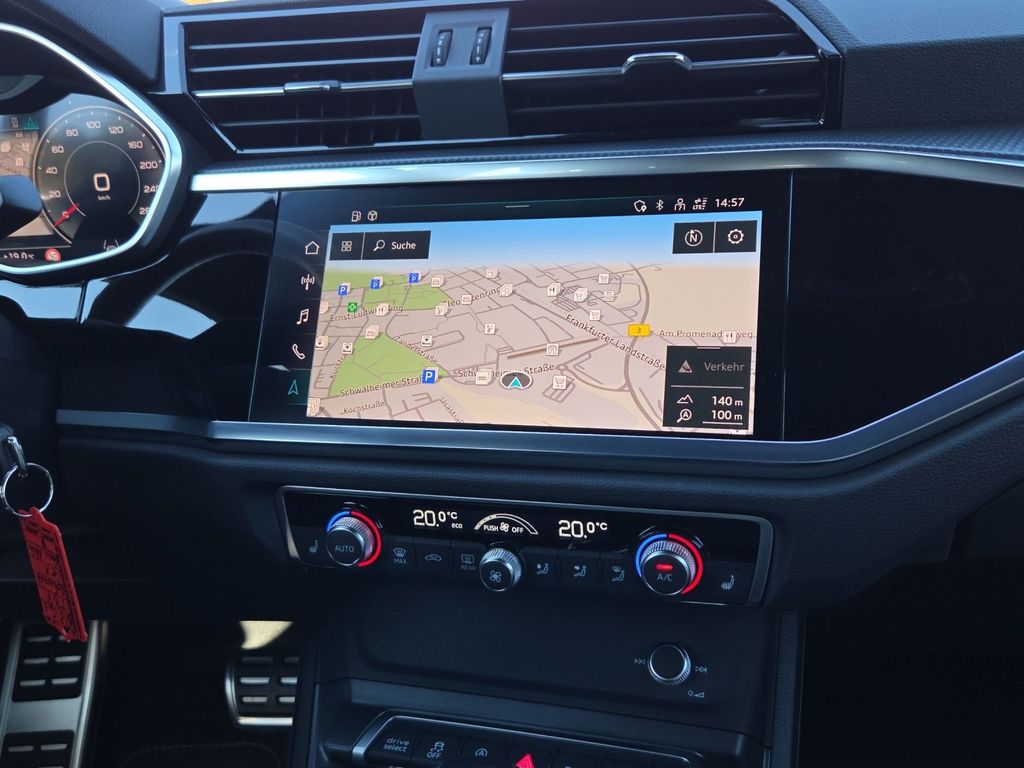 Audi Q3 2023 г. Чёрный, пробег 51800 км