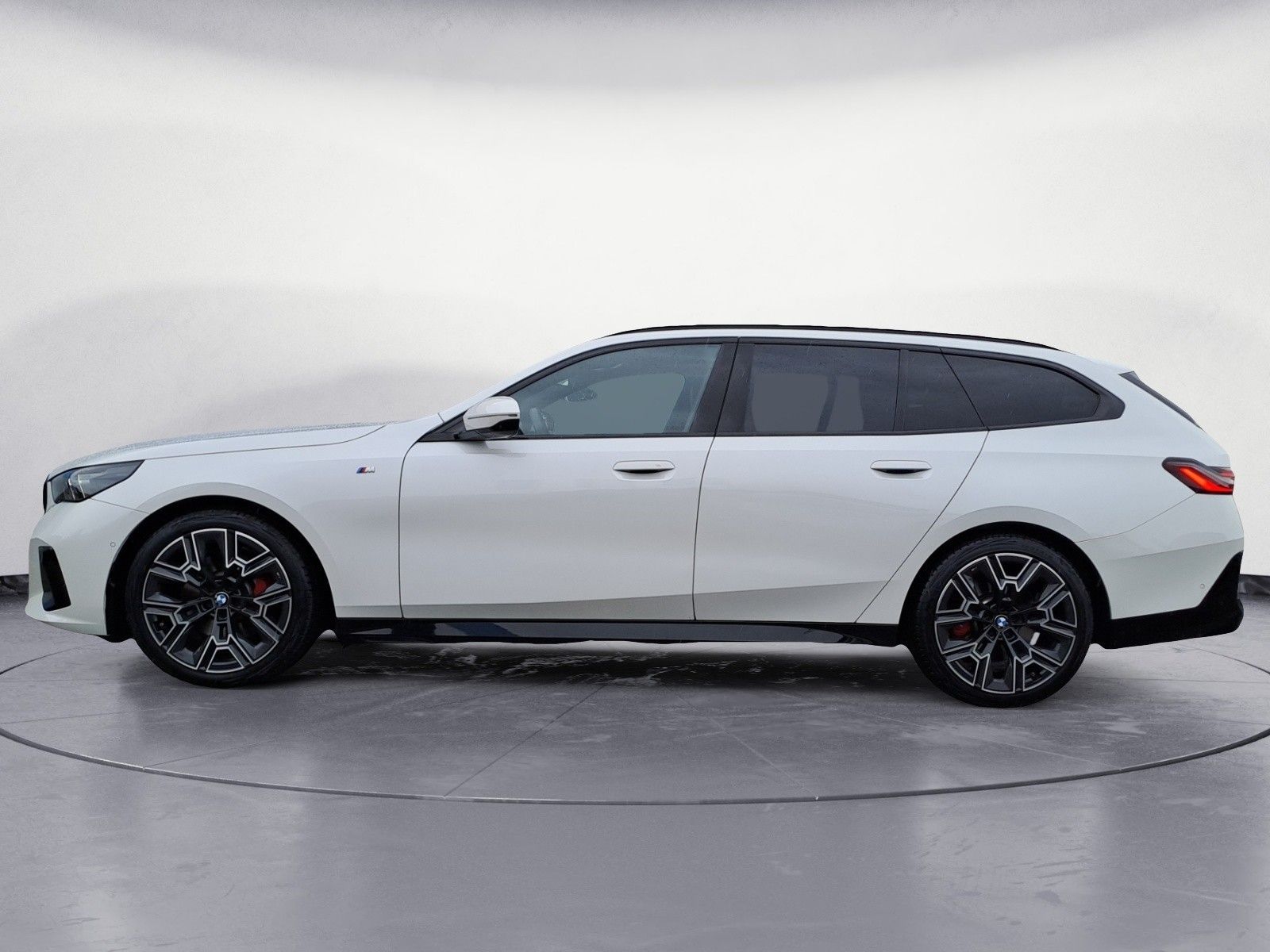 BMW 520 2025 г. Белый, пробег 28113 км