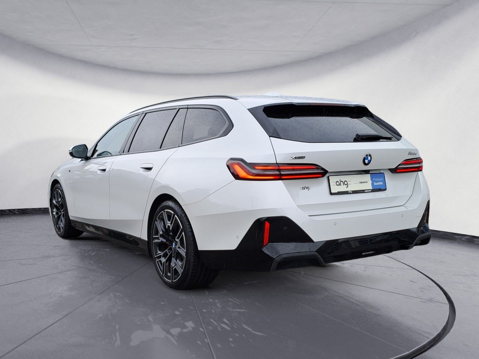 BMW 520 2025 г. Белый, пробег 28113 км