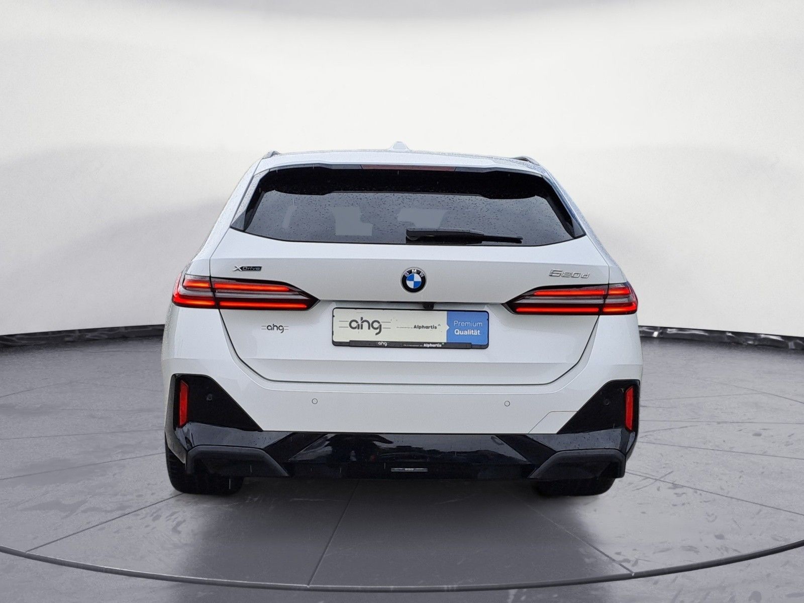 BMW 520 2025 г. Белый, пробег 28113 км