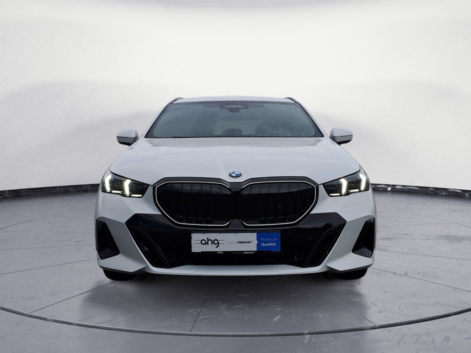 BMW 520 2025 г. Белый, пробег 28113 км