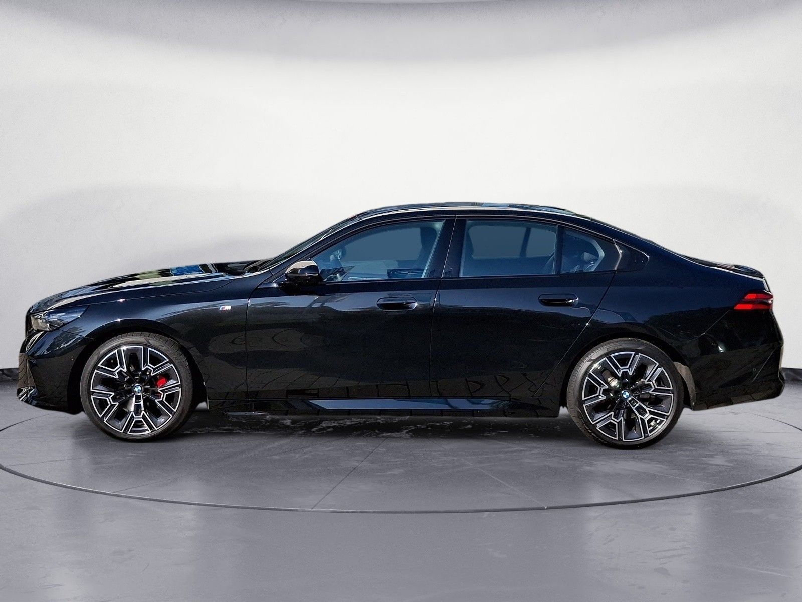 BMW 520 2025 г. Чёрный, пробег 43675 км