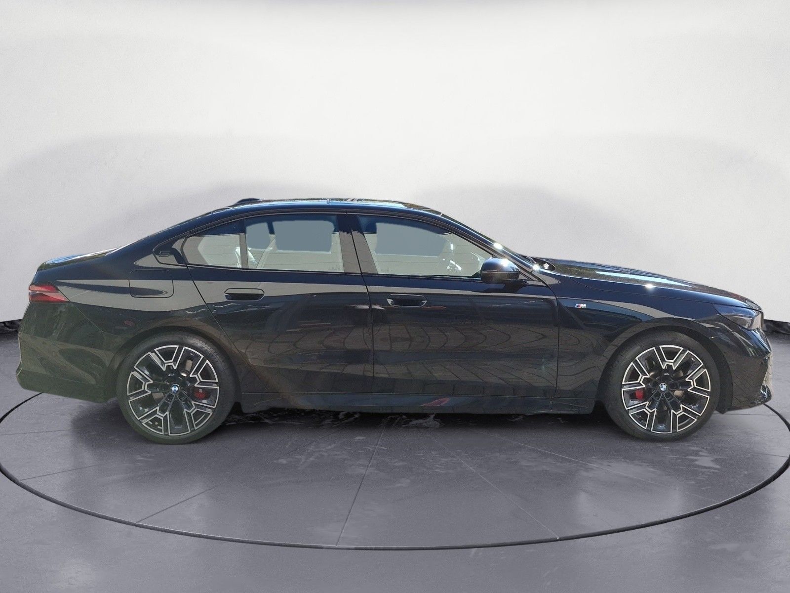 BMW 520 2025 г. Чёрный, пробег 43675 км