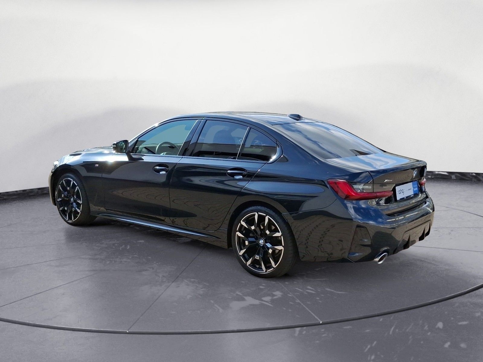 BMW 320 2025 г. Чёрный, пробег 18304 км