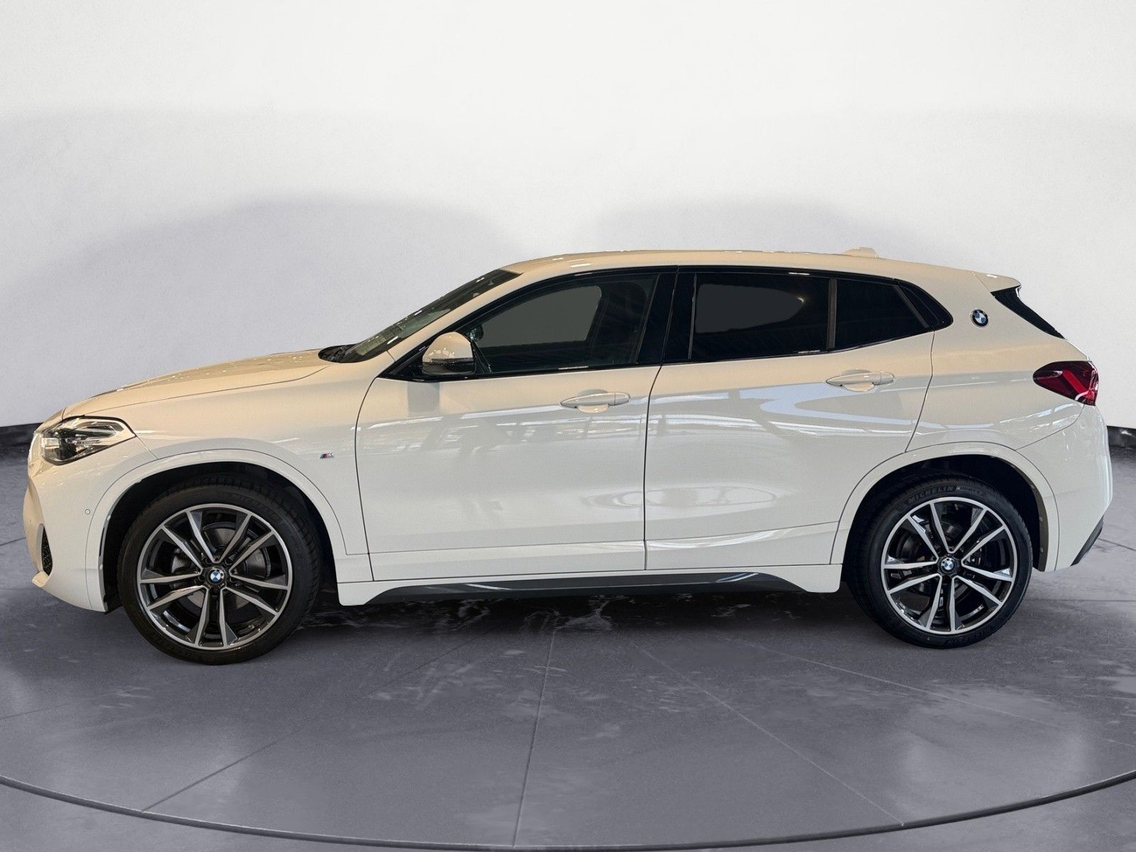 BMW X2 2021 г. Белый, пробег 46746 км