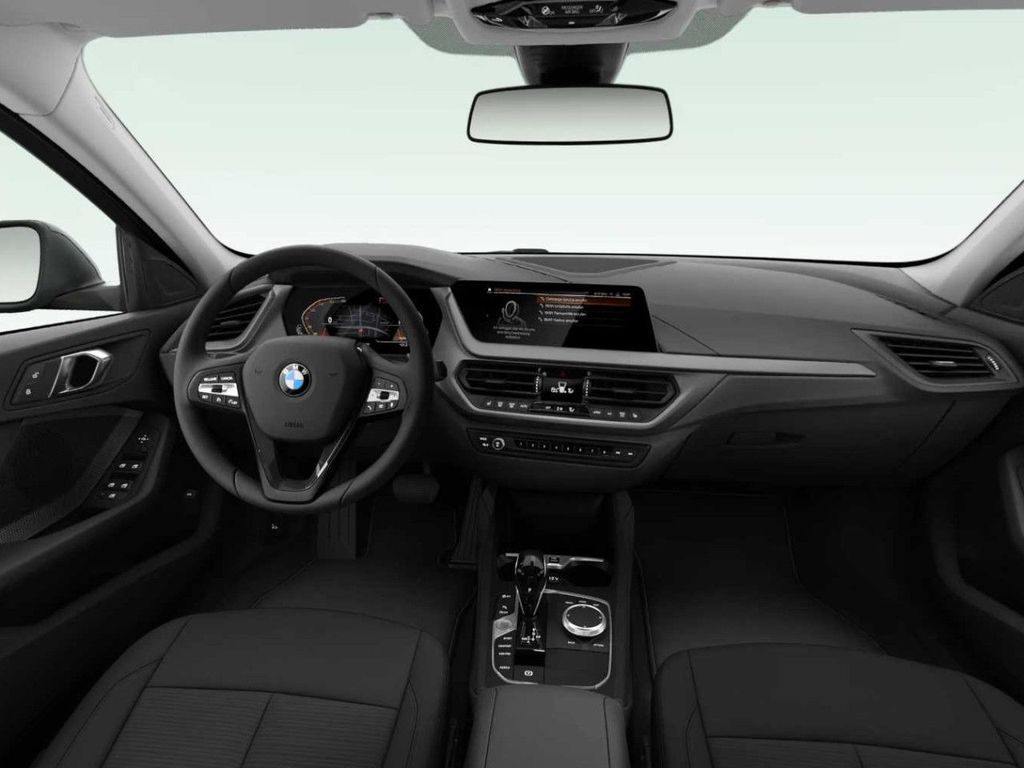 BMW 118 2022 г. Чёрный, пробег 40000 км