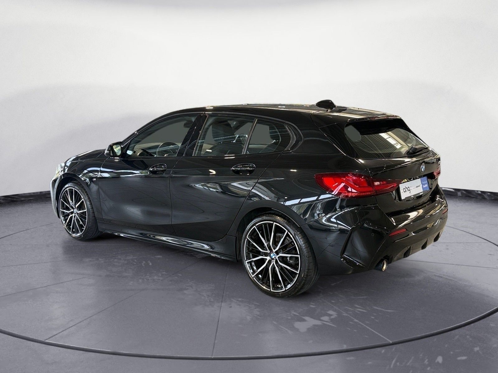 BMW 118 2022 г. Чёрный, пробег 42856 км