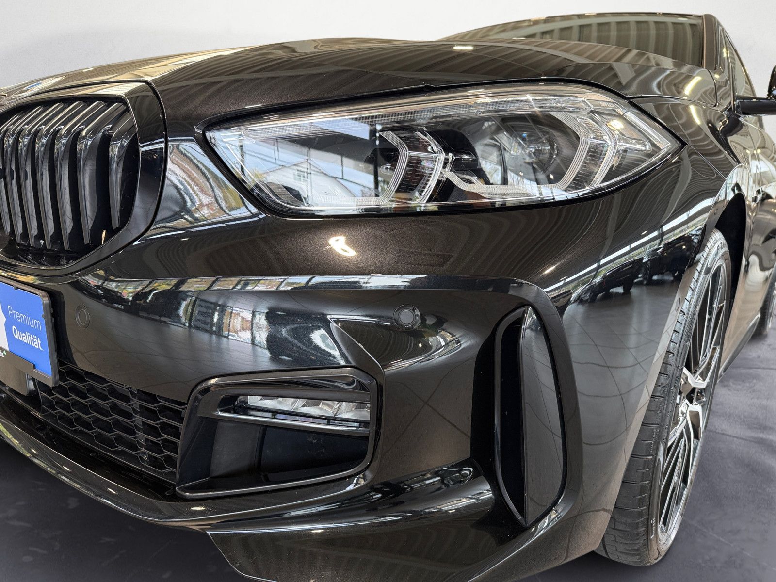 BMW 118 2022 г. Чёрный, пробег 42856 км
