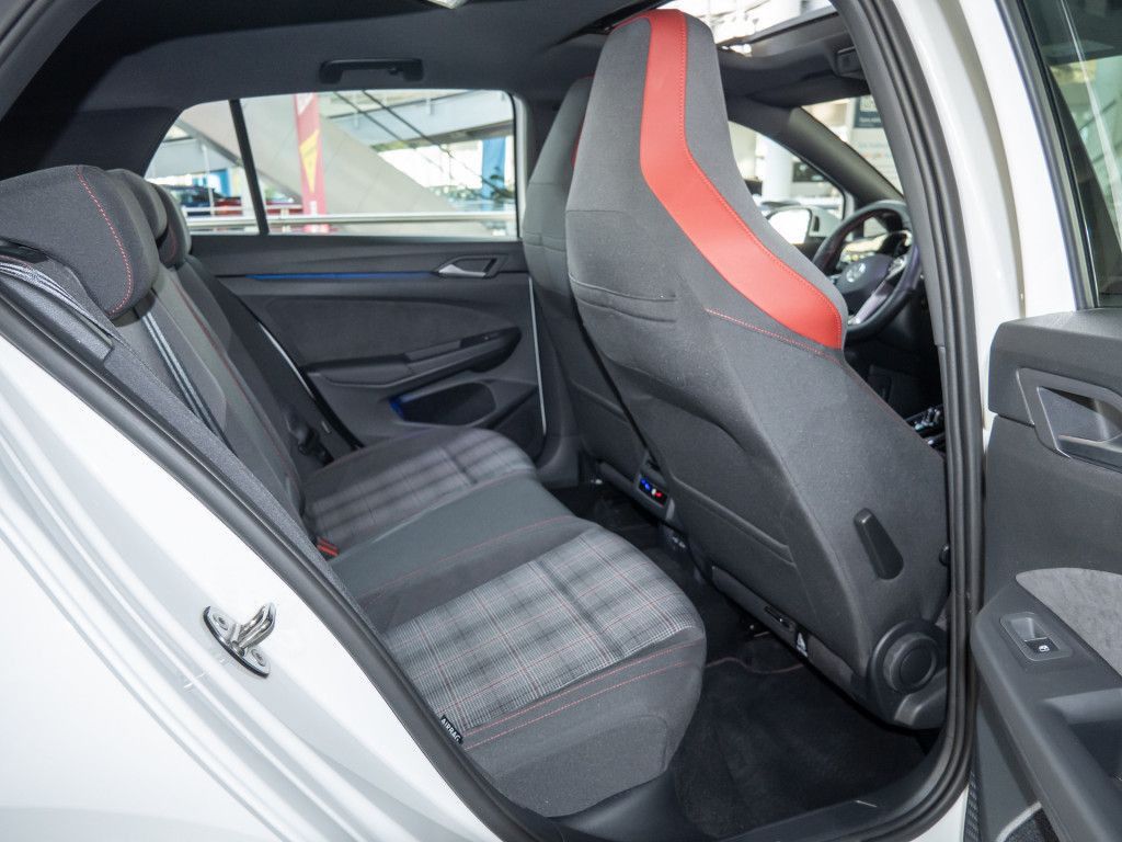 Volkswagen Golf 2023 г. Белый, пробег 31259 км