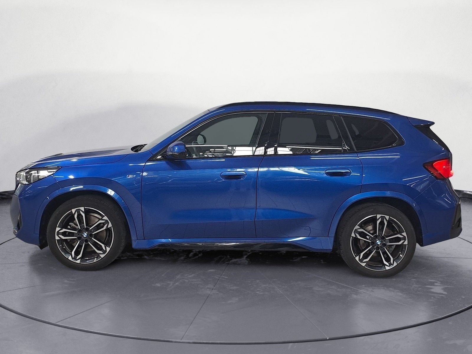 BMW X1 2023 г. Синий, пробег 54119 км