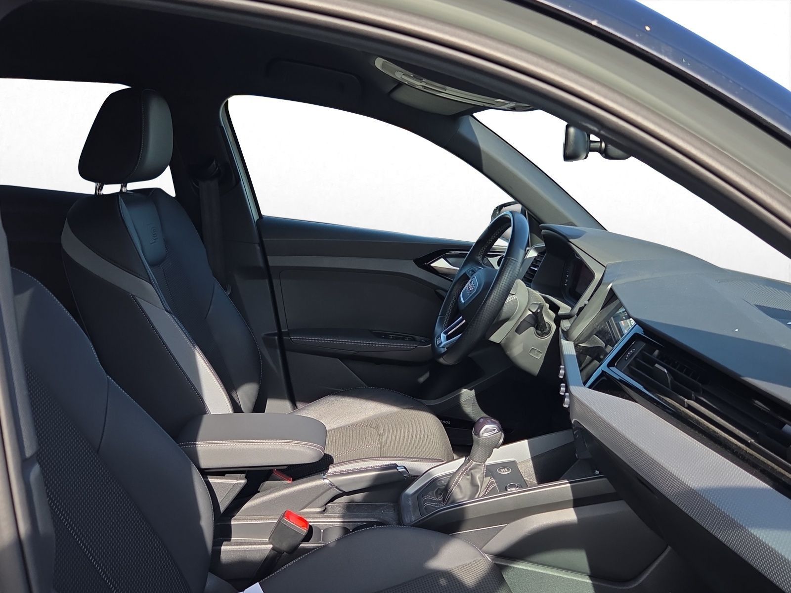 Audi A1 2023 г. Серебристый, пробег 40559 км