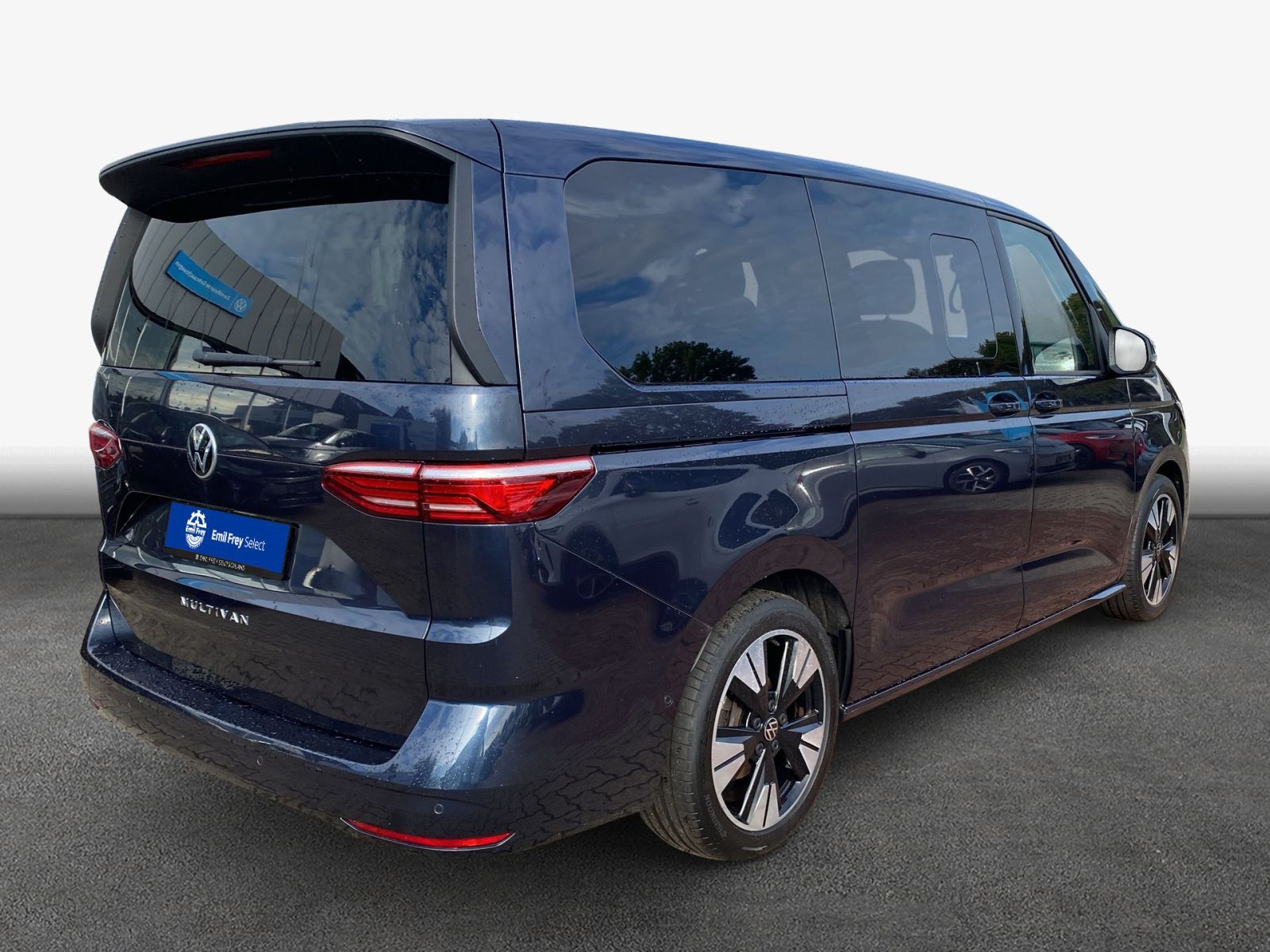 Volkswagen T7 MULTIVAN 2025 г. Синий, пробег 14000 км