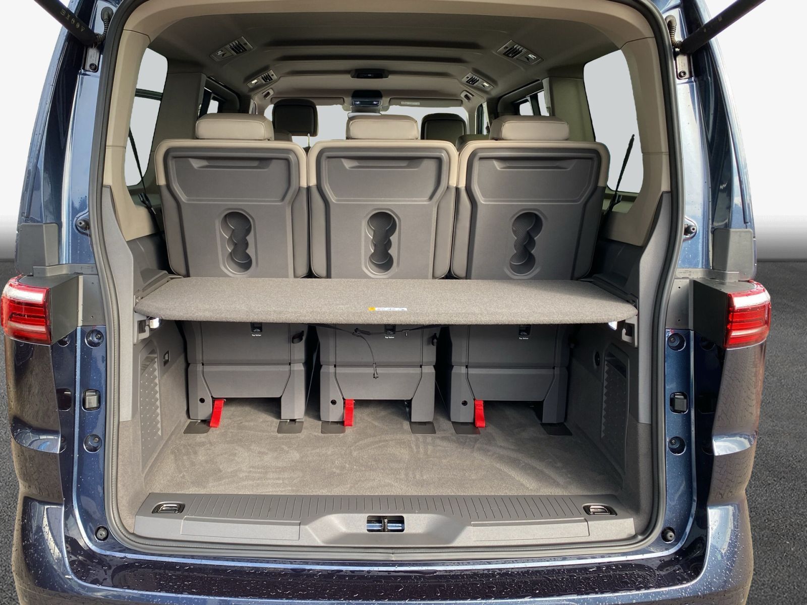 Volkswagen T7 MULTIVAN 2025 г. Синий, пробег 14000 км