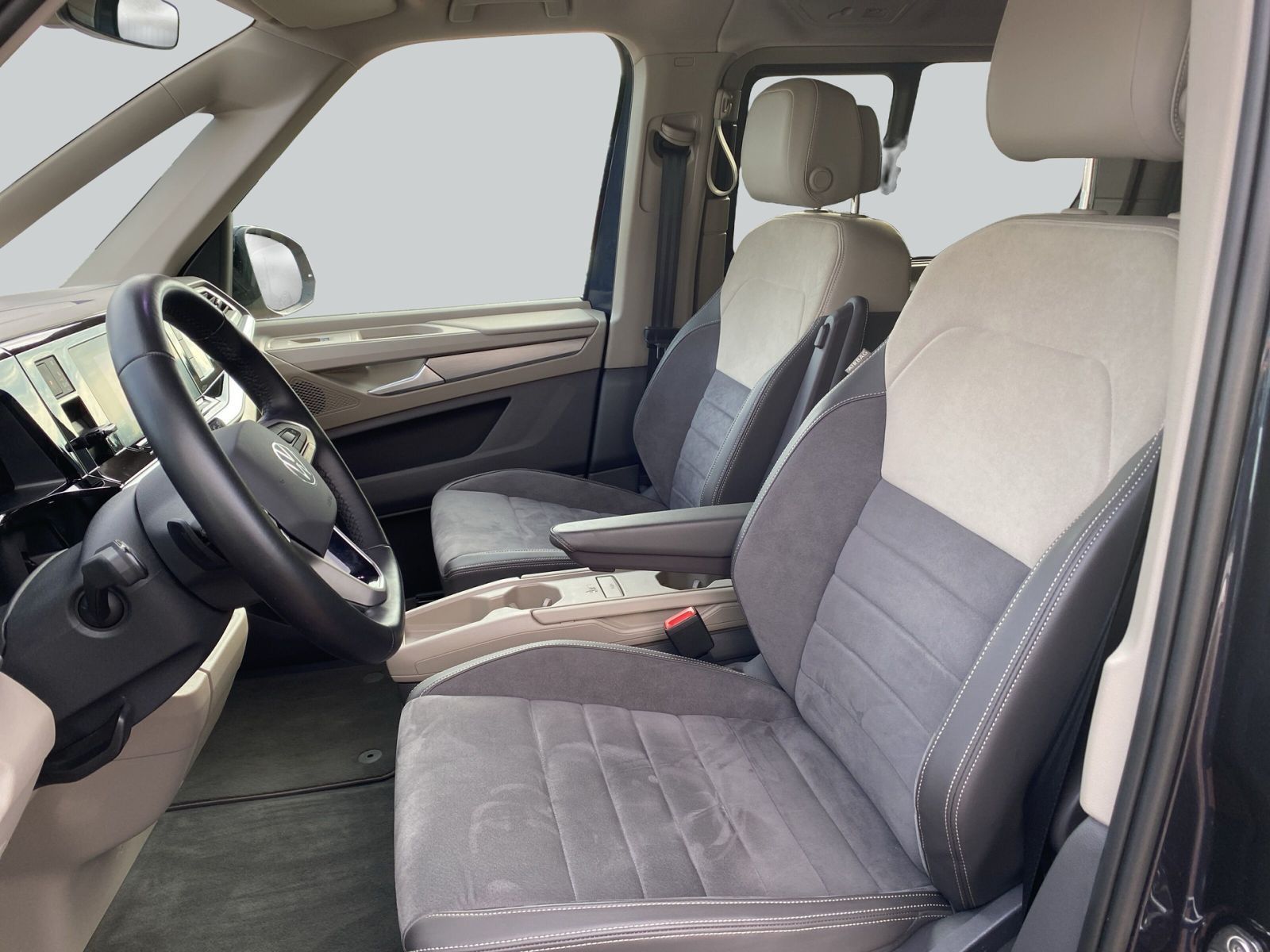 Volkswagen T7 MULTIVAN 2025 г. Синий, пробег 14000 км