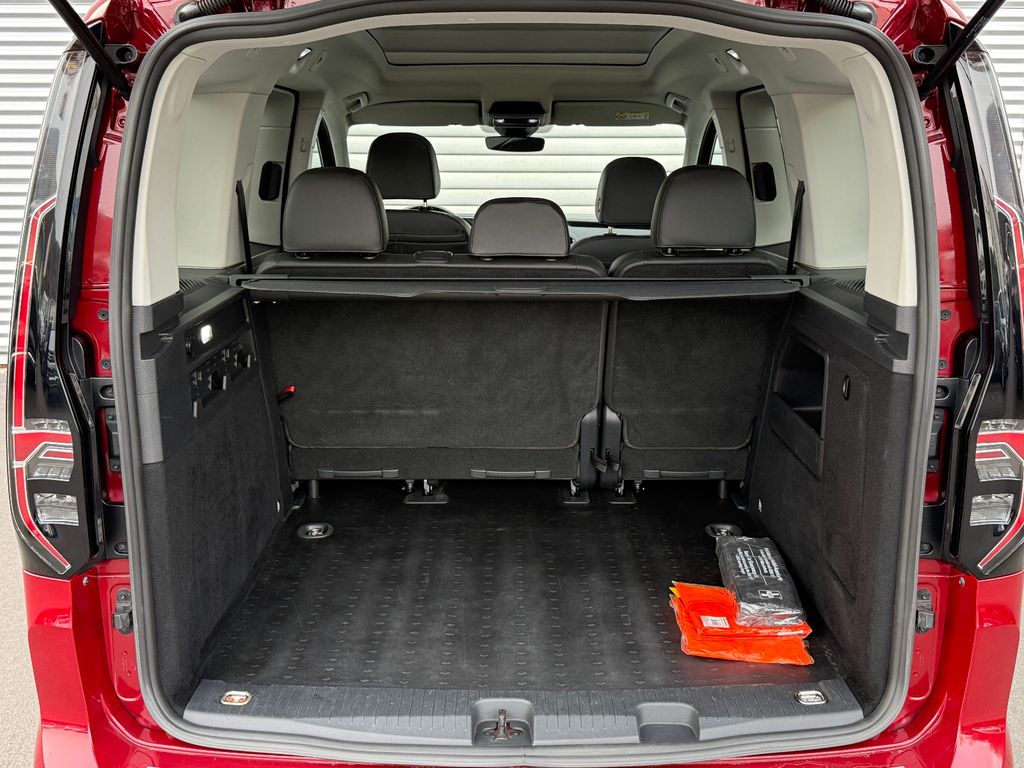 Volkswagen Caddy 2022 г. Красный, пробег 45338 км