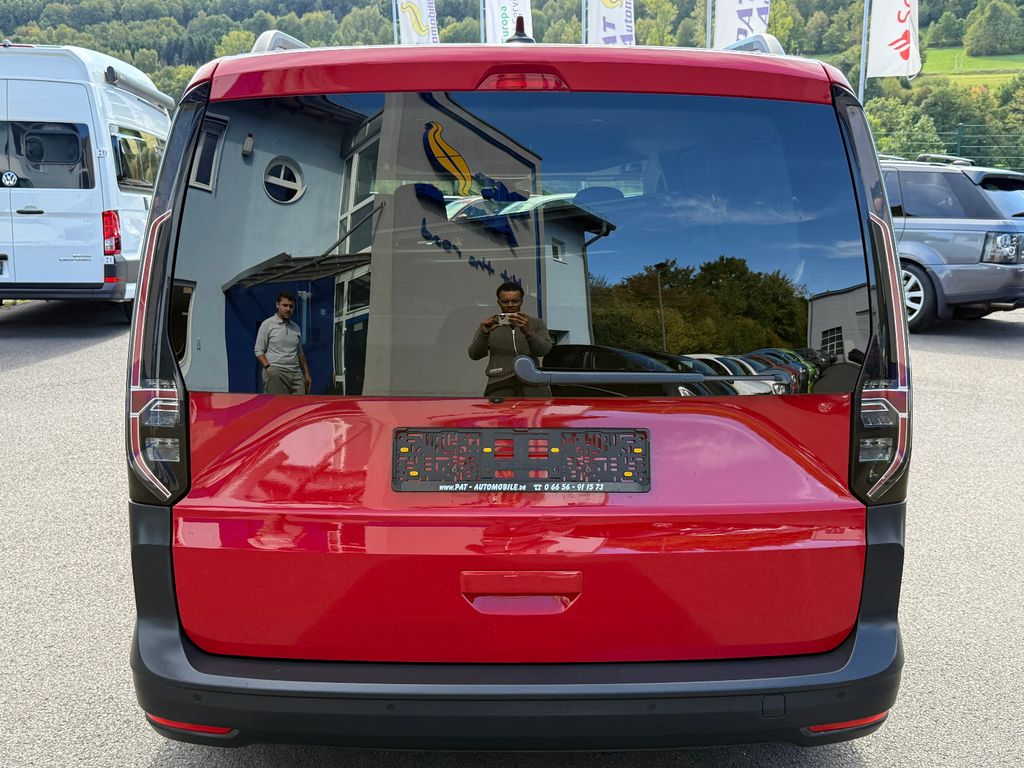 Volkswagen CADDY MAXI 2022 г. Красный, пробег 38240 км