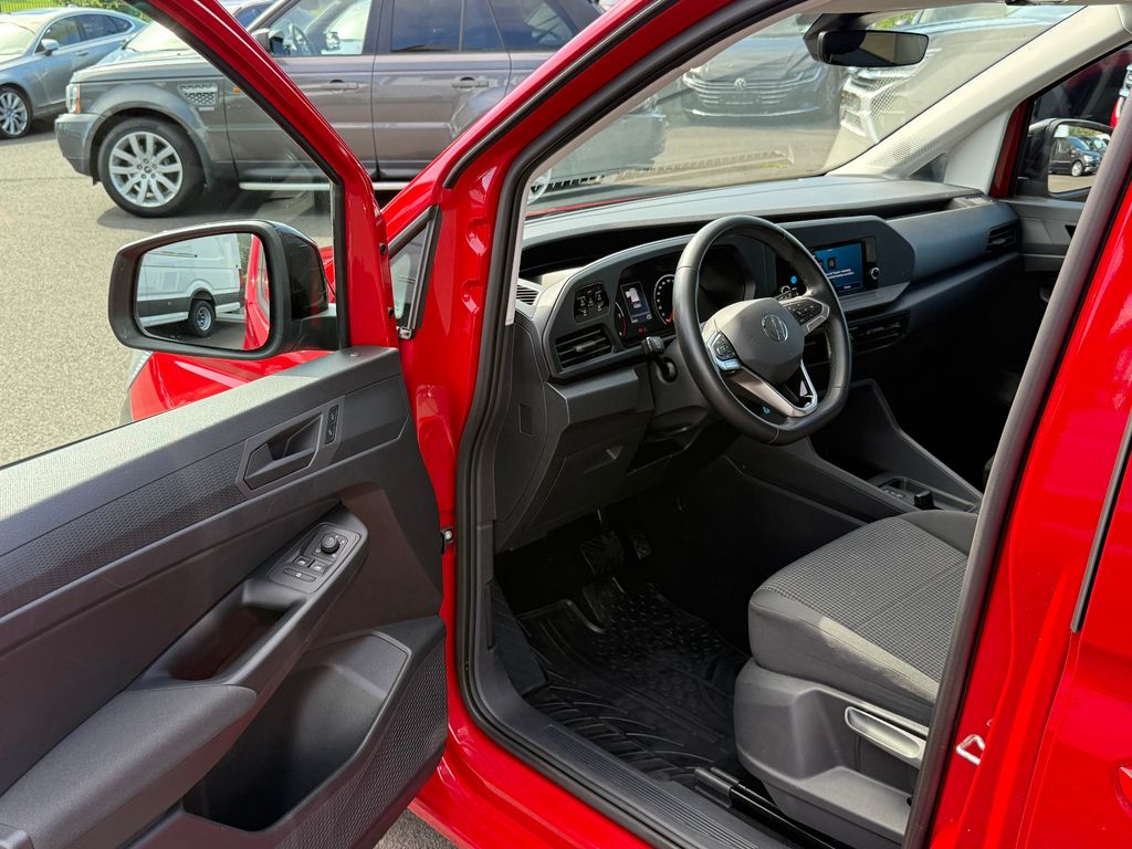 Volkswagen CADDY MAXI 2022 г. Красный, пробег 38240 км