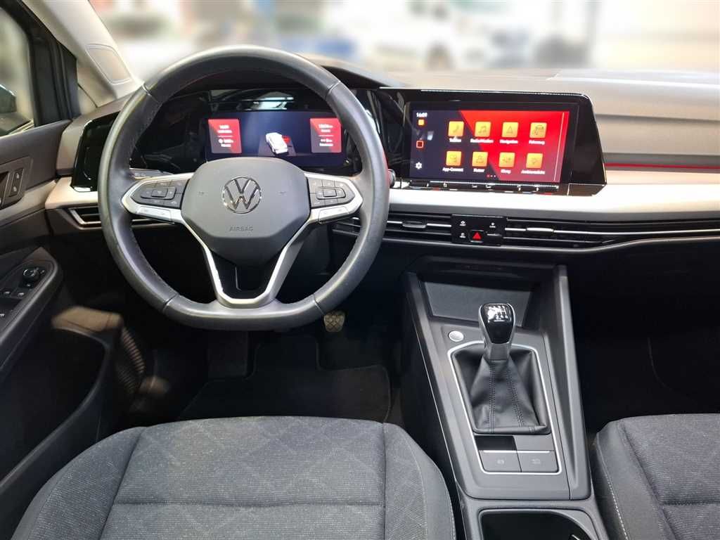 Volkswagen Golf 2024 г. Серый, пробег 15695 км