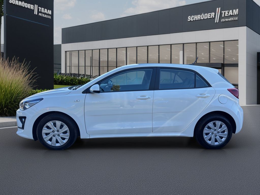 Kia Rio 2023 г. Белый, пробег 57882 км