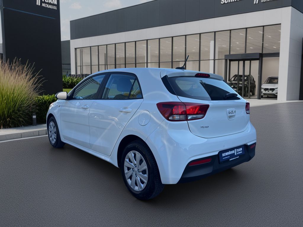 Kia Rio 2023 г. Белый, пробег 57882 км