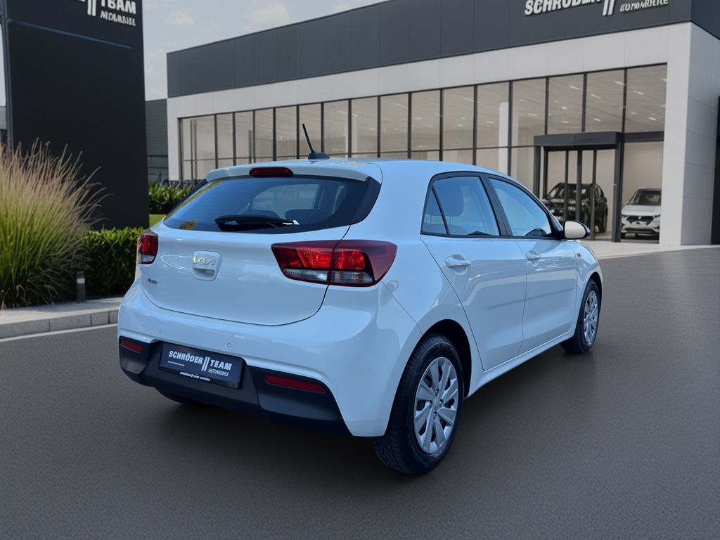 Kia Rio 2023 г. Белый, пробег 57882 км