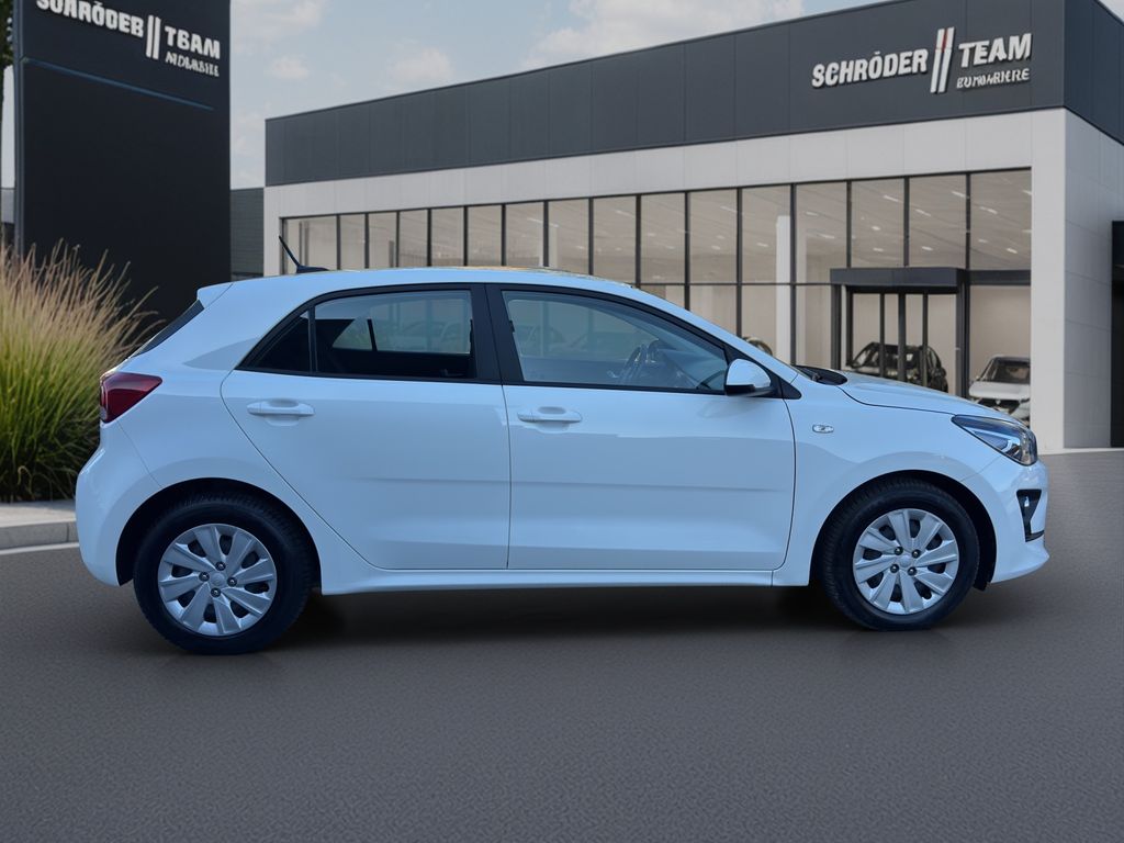 Kia Rio 2023 г. Белый, пробег 57882 км