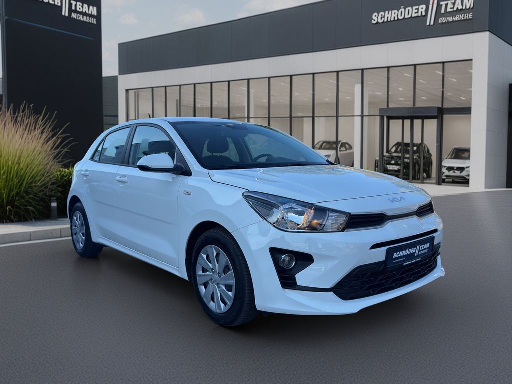 Kia Rio 2023 г. Белый, пробег 57882 км