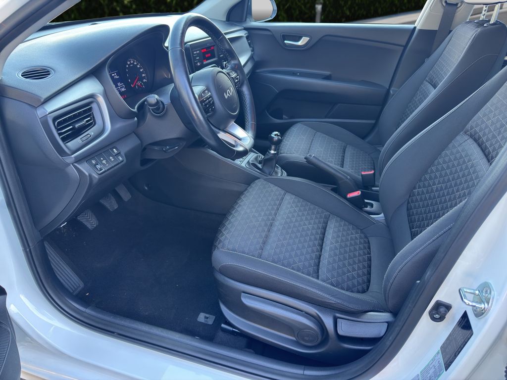 Kia Rio 2023 г. Белый, пробег 57882 км