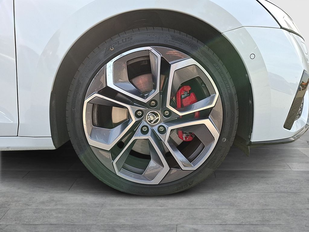 Skoda Octavia 2021 г. Белый, пробег 52000 км