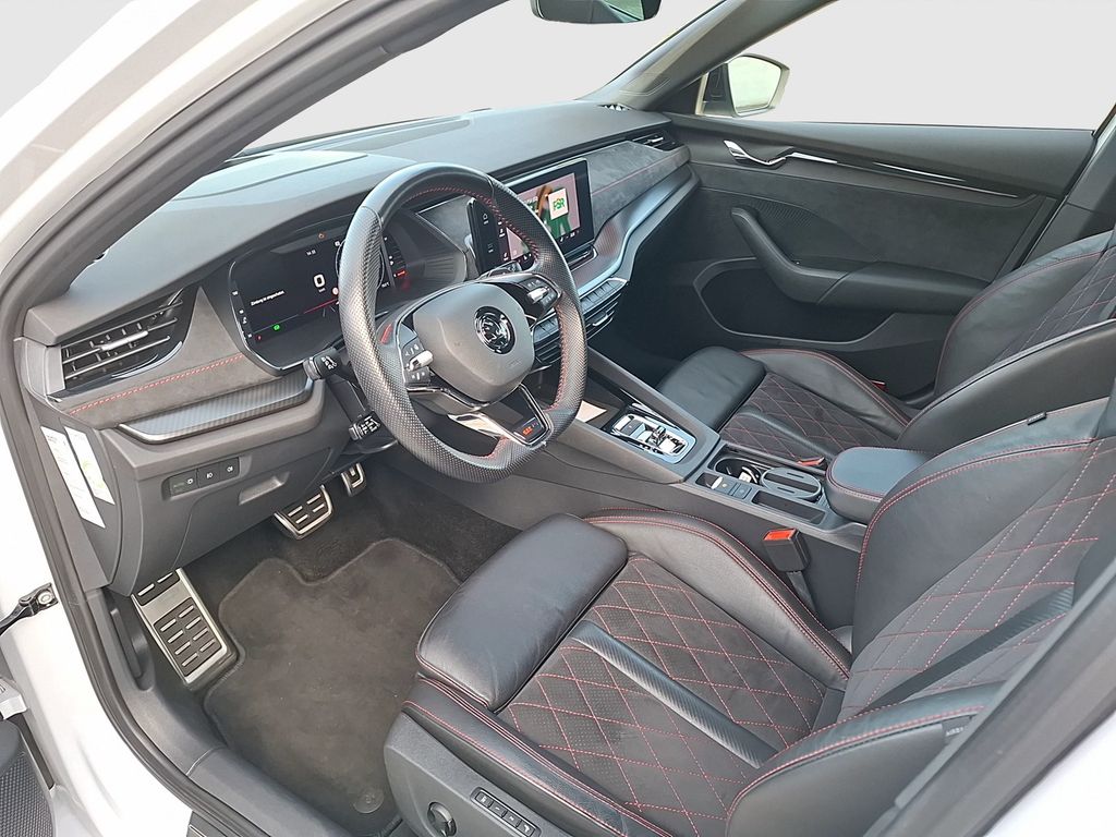 Skoda Octavia 2021 г. Белый, пробег 52000 км