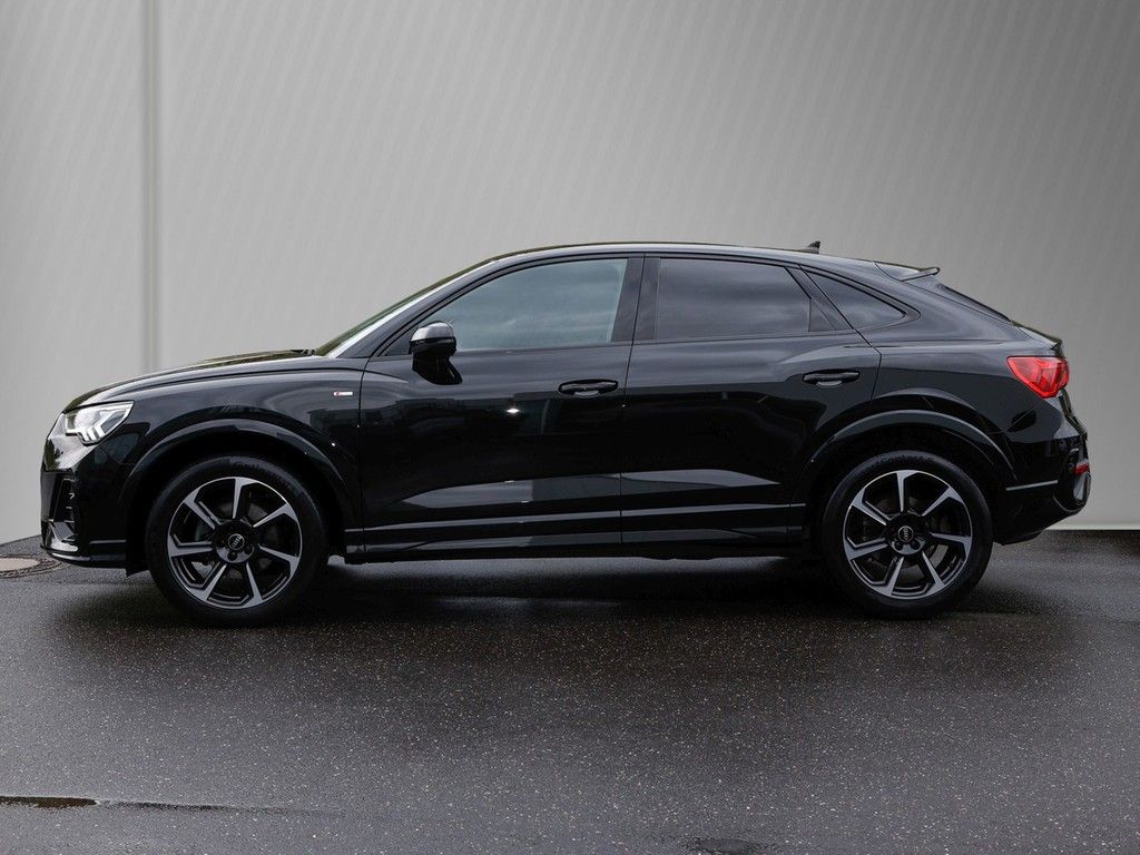 Audi Q3 2023 г. Чёрный, пробег 24998 км