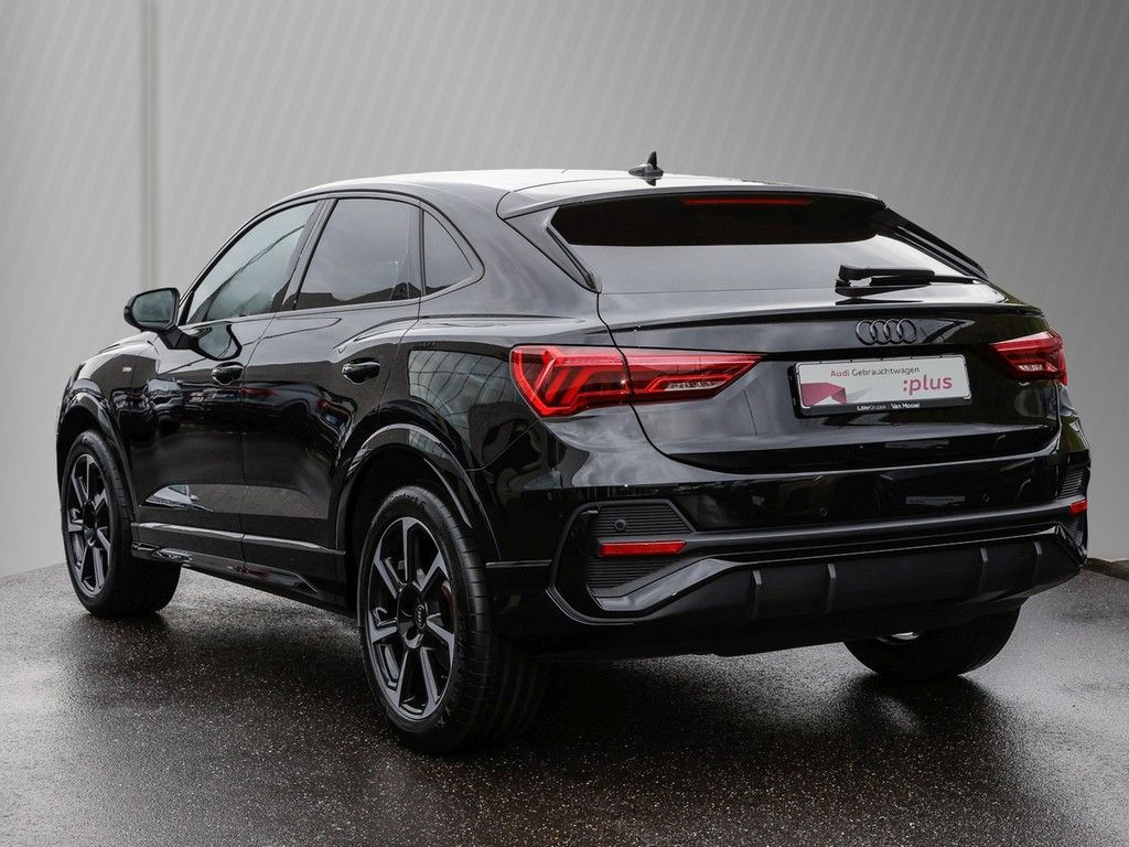 Audi Q3 2023 г. Чёрный, пробег 24998 км