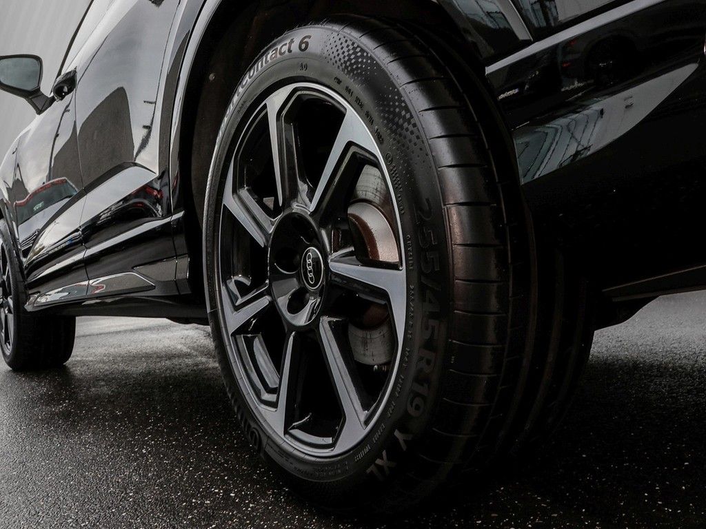 Audi Q3 2023 г. Чёрный, пробег 24998 км