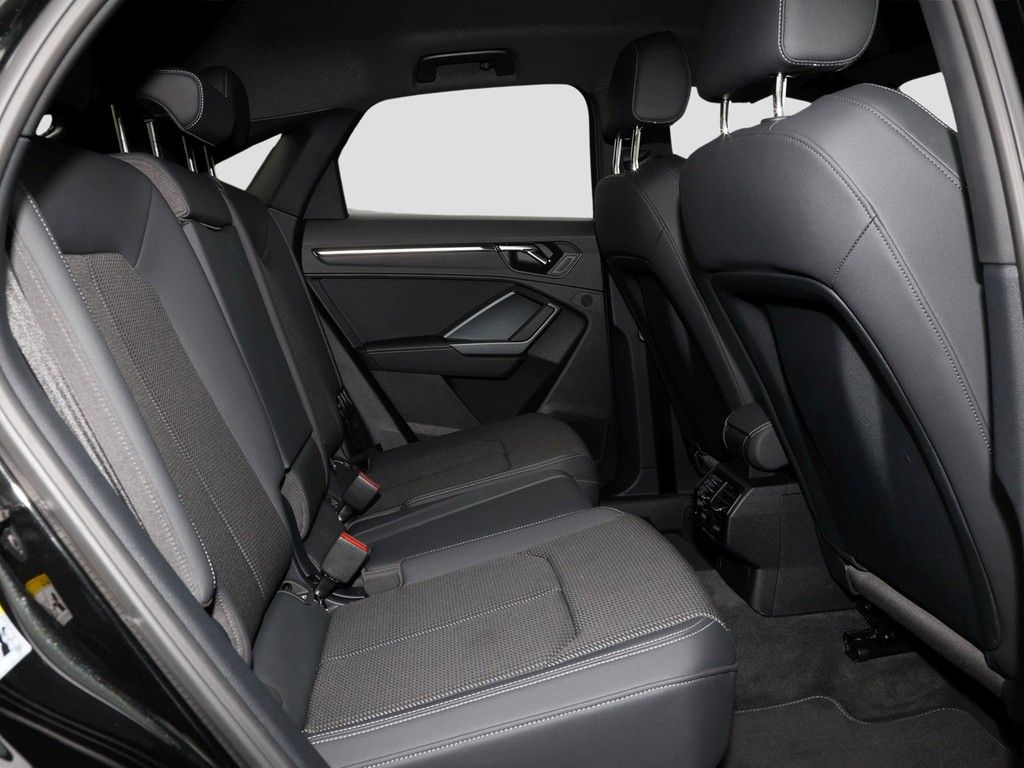 Audi Q3 2023 г. Чёрный, пробег 24998 км