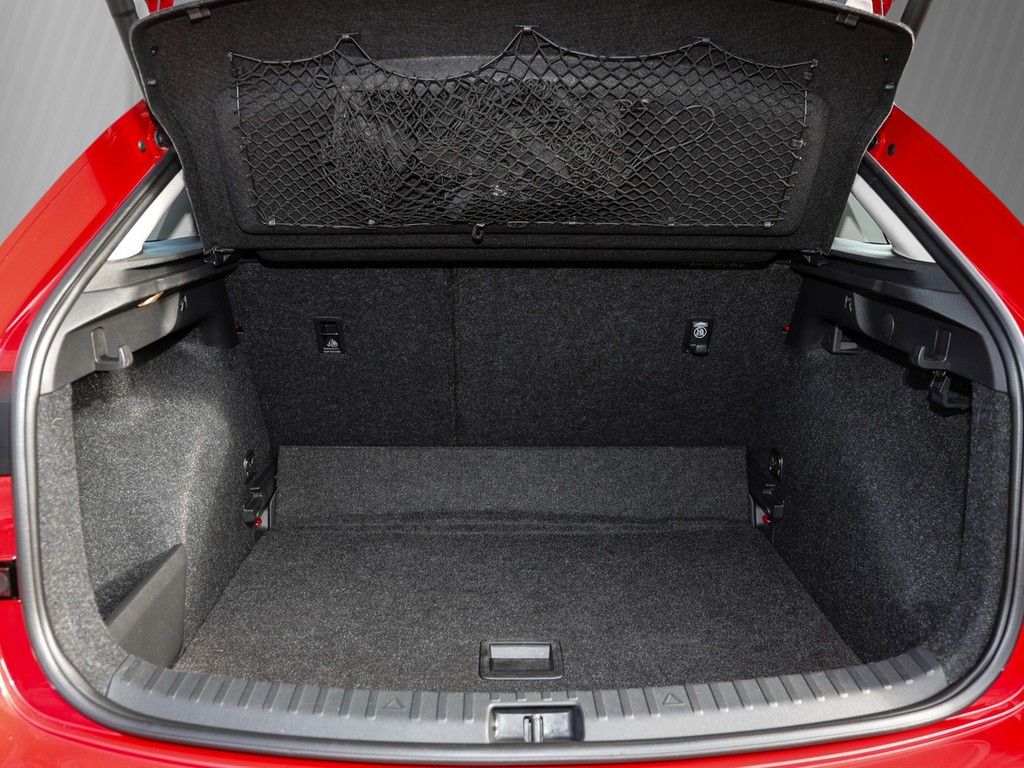 Skoda Scala 2022 г. Красный, пробег 42949 км