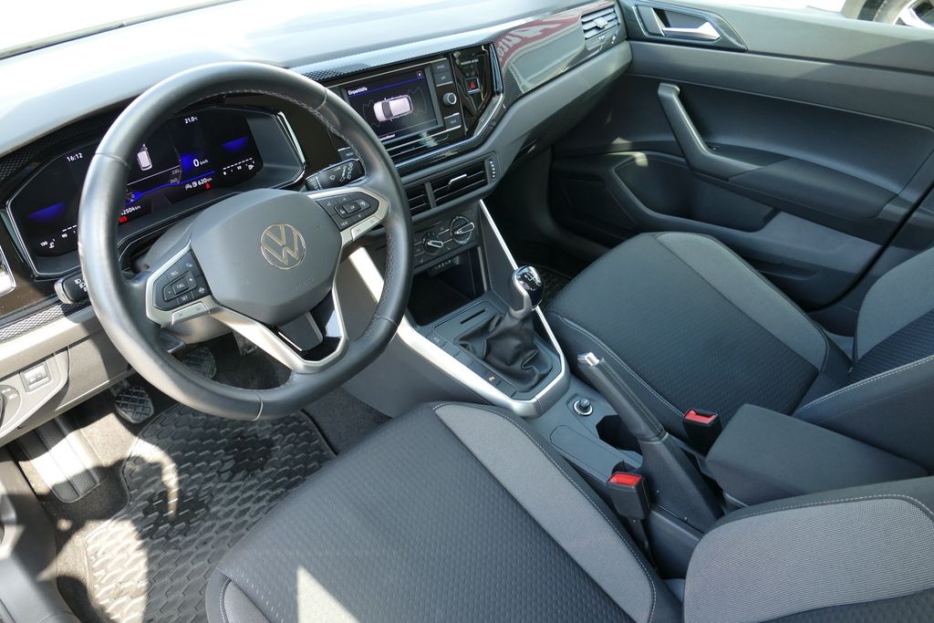 Volkswagen Polo 2023 г. Серебристый, пробег 42504 км