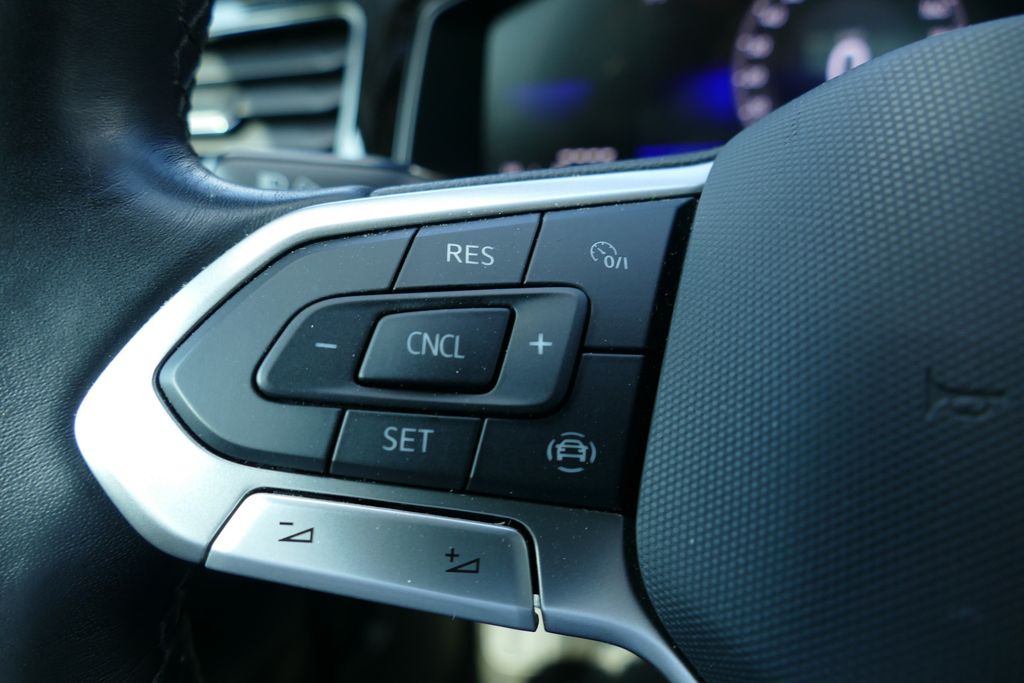 Volkswagen Polo 2023 г. Серебристый, пробег 42504 км