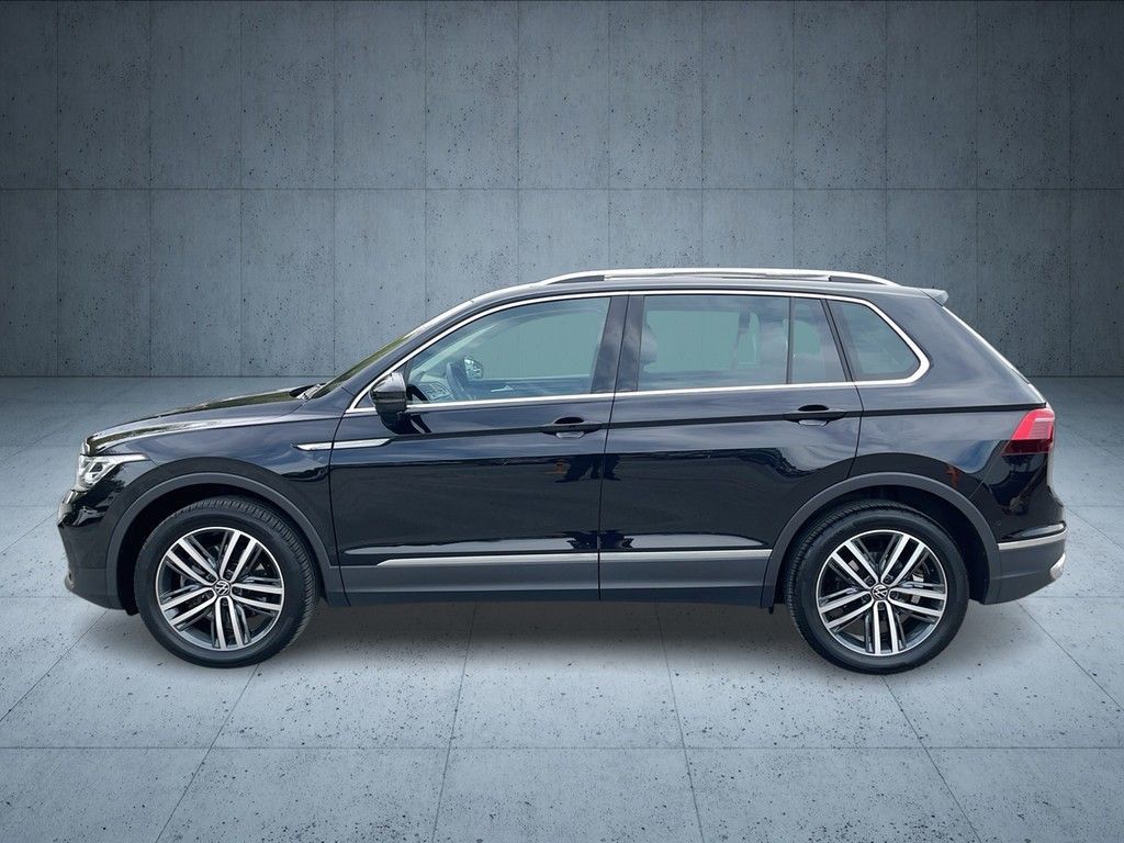 Volkswagen Tiguan 2023 г. Чёрный, пробег 50950 км