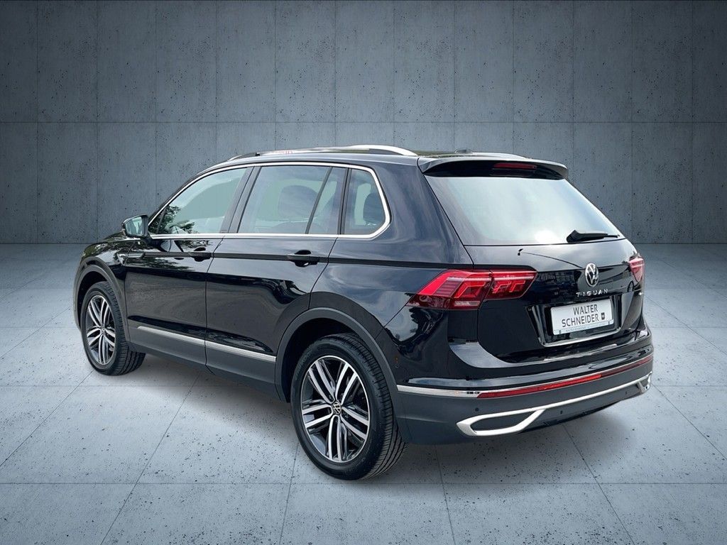Volkswagen Tiguan 2023 г. Чёрный, пробег 50950 км