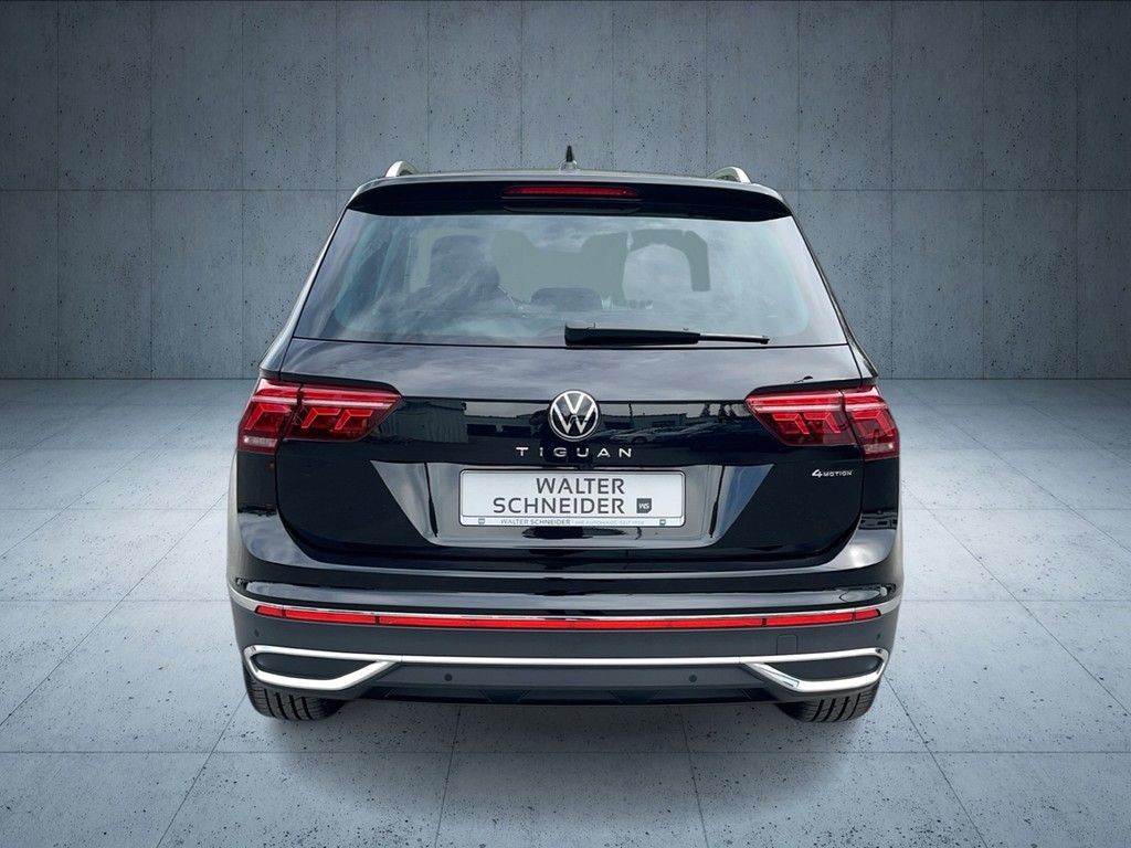 Volkswagen Tiguan 2023 г. Чёрный, пробег 50950 км