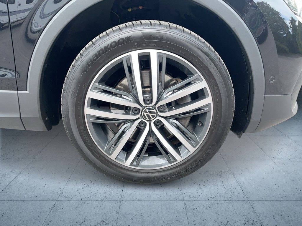Volkswagen Tiguan 2023 г. Чёрный, пробег 50950 км