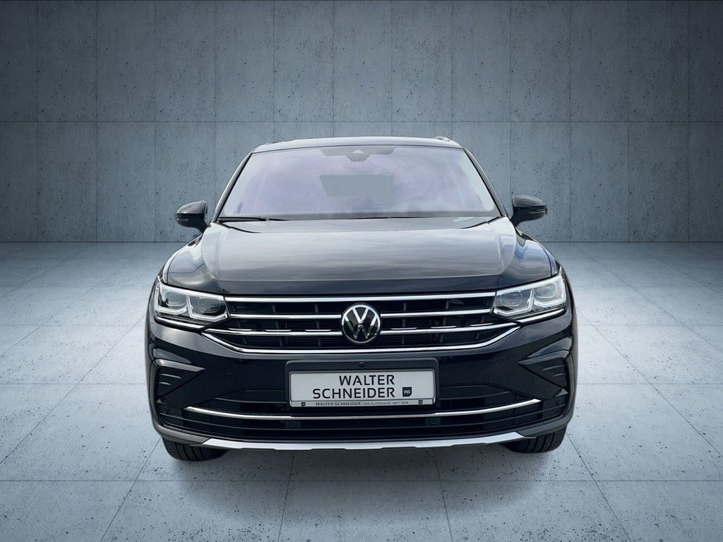 Volkswagen Tiguan 2023 г. Чёрный, пробег 50950 км