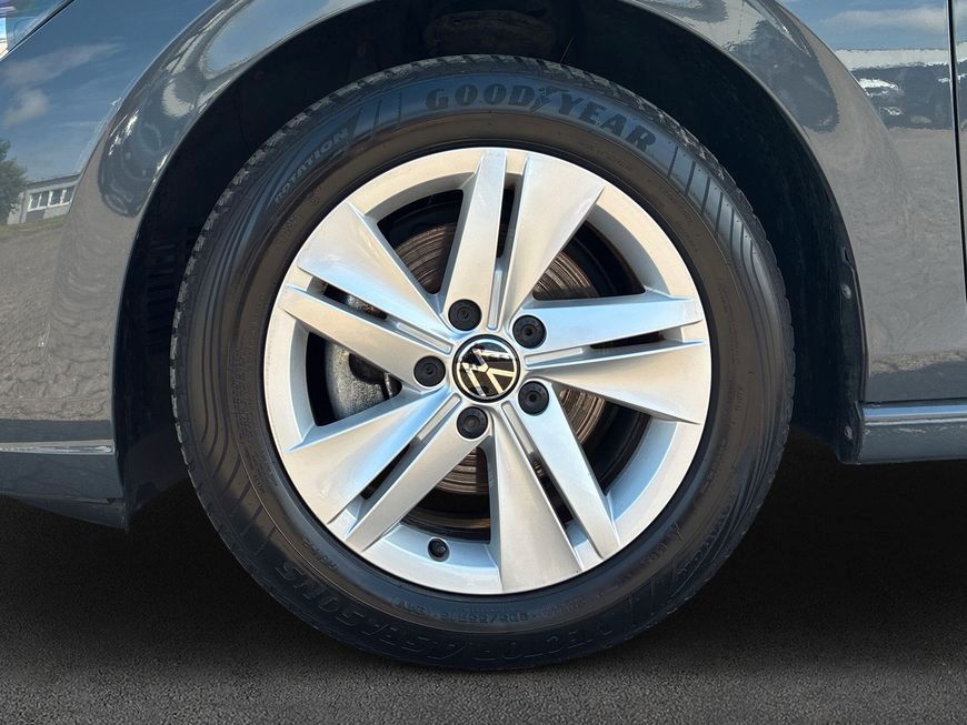 Volkswagen Golf 2023 г. Серый, пробег 50000 км