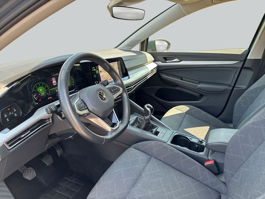 Volkswagen Golf 2023 г. Серый, пробег 50000 км