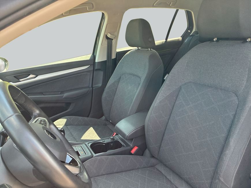 Volkswagen Golf 2023 г. Серый, пробег 50000 км