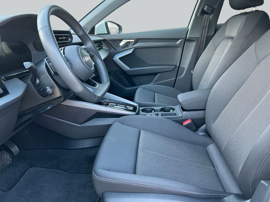 Audi A3 2025 г. Белый, пробег 50200 км