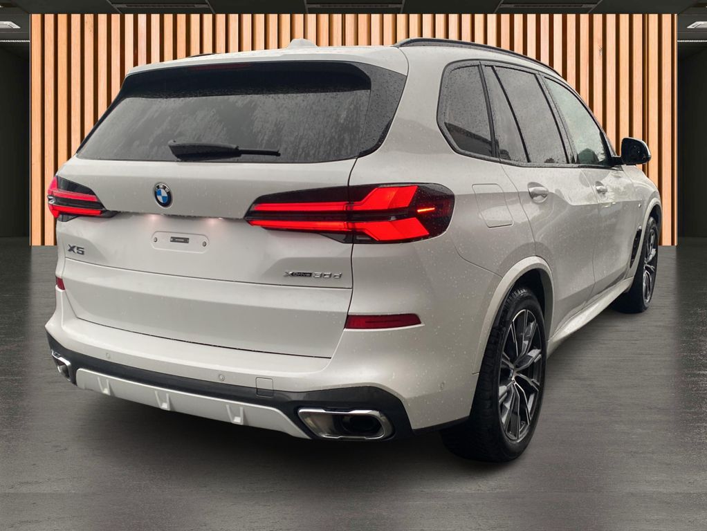 BMW X5 2024 г. Белый, пробег 25200 км