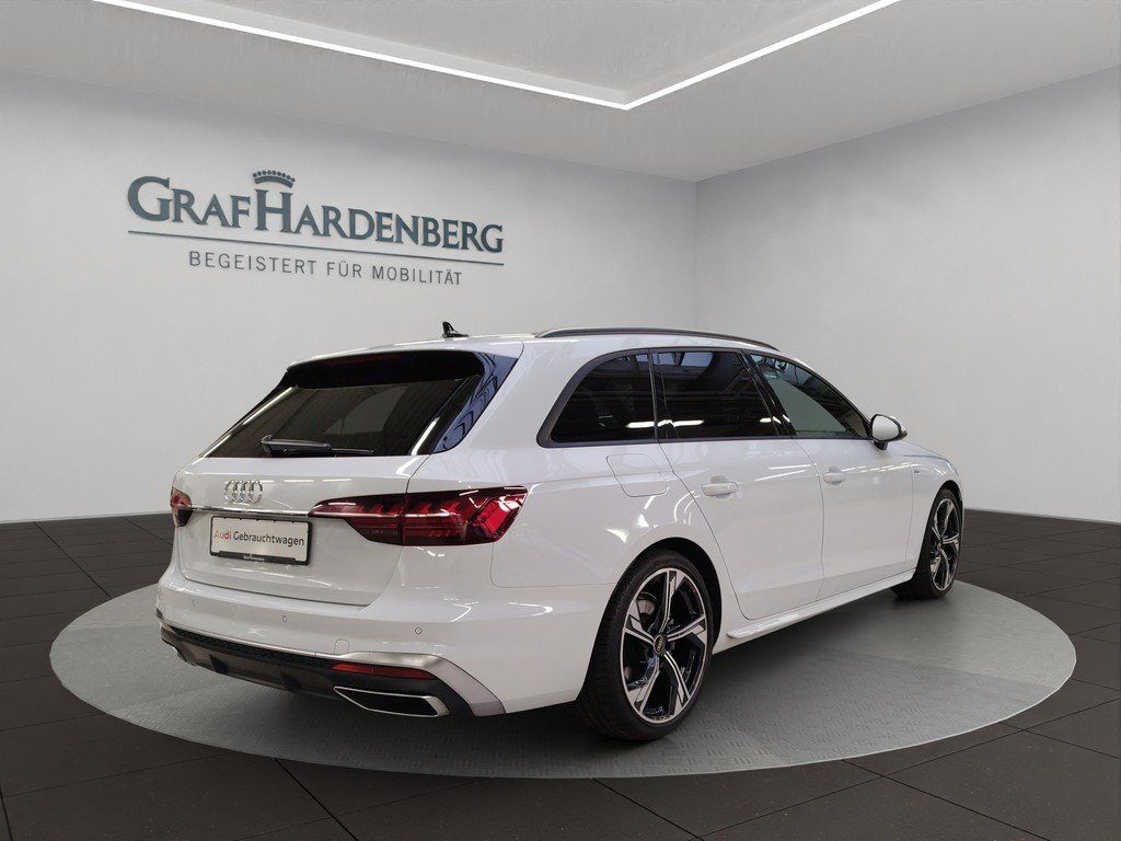 Audi A4 2022 г. Белый, пробег 33000 км